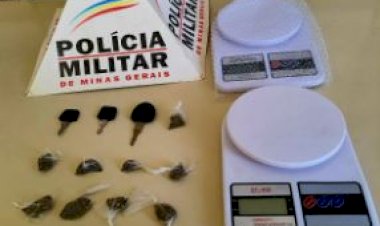 Menor que traficava drogas em Santa Maria do Suaçuí foi apreendido pela PM dirigindo moto em alta velocidade e sem capacete pelas vias públicas da cidade