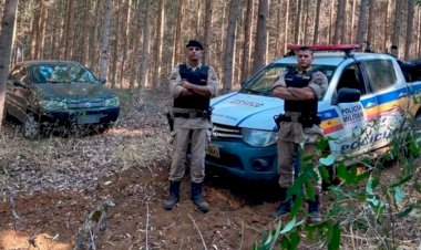 Carro roubado é encontrado escondido em mata na zona rural de Água Boa