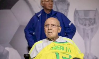 Às vésperas da Copa do Mundo, Zagallo ganha estátua de cera no museu da seleção