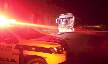 MOTOCICLISTA MORRE APÓS COLIDIR COM ONIBUS EM CENTRAL DE MINAS