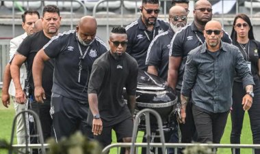 Corpo do Pelé começa a ser velado na Vila Belmiro