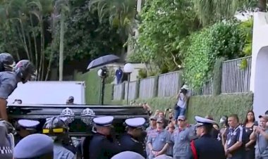 Corpo de Pelé chega ao Memorial Necrópole Ecumênica, onde será sepultado