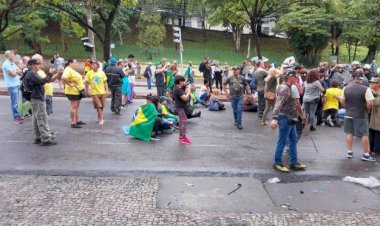 Manifestantes relutam em deixar acampamento: “Não vamos sair daqui”