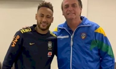 Bolsonaro concedeu a Neymar uma das maiores honrarias antes de deixar cargo