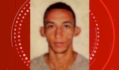 Motorista morre após caminhão carregado com mamão tombar na MGC-418 em Teófilo Otoni