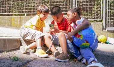 Especialistas defendem leis para restringir o acesso a celular por crianças e adolescentes