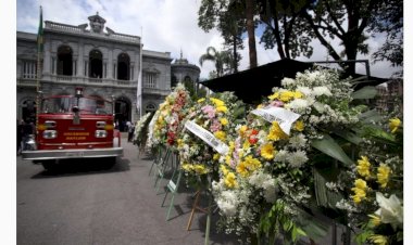 VELÓRIO Deputados estaduais prestam condolências a Newton Cardoso
