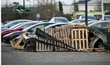 PREJUÍZO 12 carros Tesla, marca de Elon Musk, pegam fogo em concessionária: 'incêndio intencional'