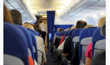 ALVOROÇO Passageira fica pelada e sai gritando pelo corredor de avião