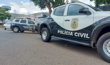Suspeita de desviar R$ 530 mil de empresa ganhava salário mínimo, mas ostentava carros importados e viagens, diz delegado