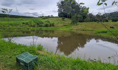 Homem morre afogado em açude na zona rural de Botelhos, MG