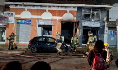Corpo é encontrado debaixo de escombros após incêndio em comércios