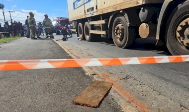 Motociclista morre ao cair embaixo de caminhão após acidente em Montes Claros