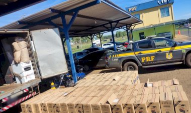 Escondidos em mudança, 85 mil maços de cigarros são apreendidos em caminhão na BR-050, em Uberlândia