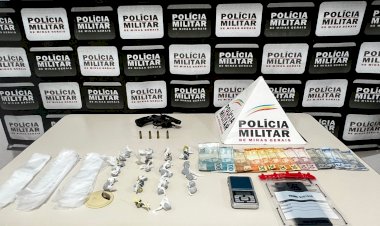 PM cumpre mandado e prende homem com arma e drogas em Tumiritinga