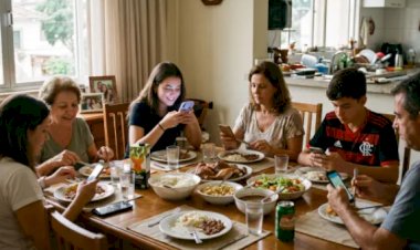 Distração à mesa aumenta o risco de comer em excesso, aponta estudo