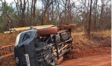 Veículo da Cemig tomba em estrada rural de Francisco Dumont; equipe se deslocava para atendimento