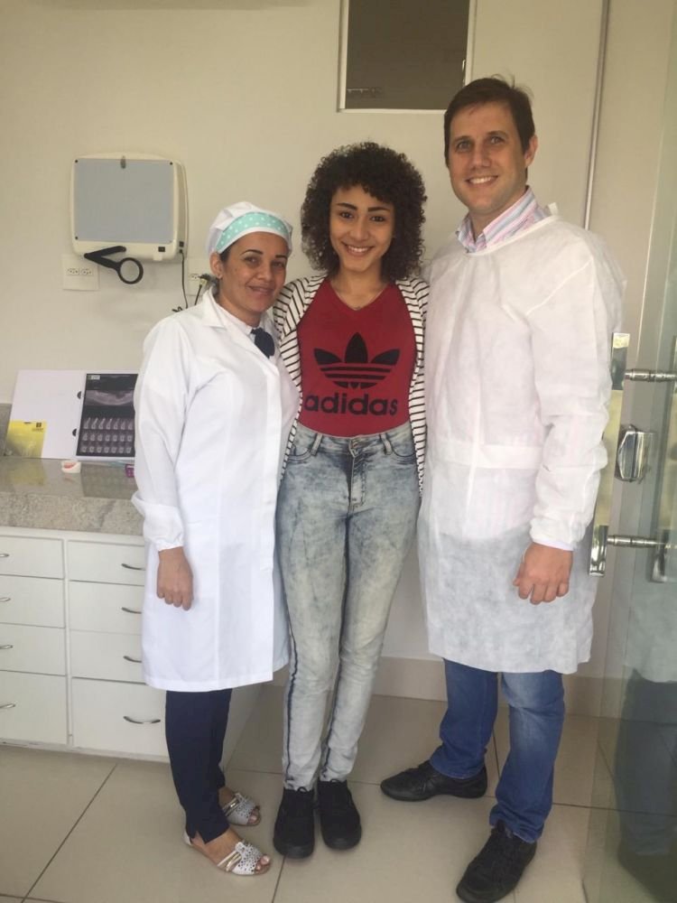 “Todos os dias que olho minha boca no espelho, agradeço a Deus e fico tentando catalogar aonde encontrei forças”; disse jovem valadarense que passou por 25 cirurgias após descobrir um tumor no maxilar