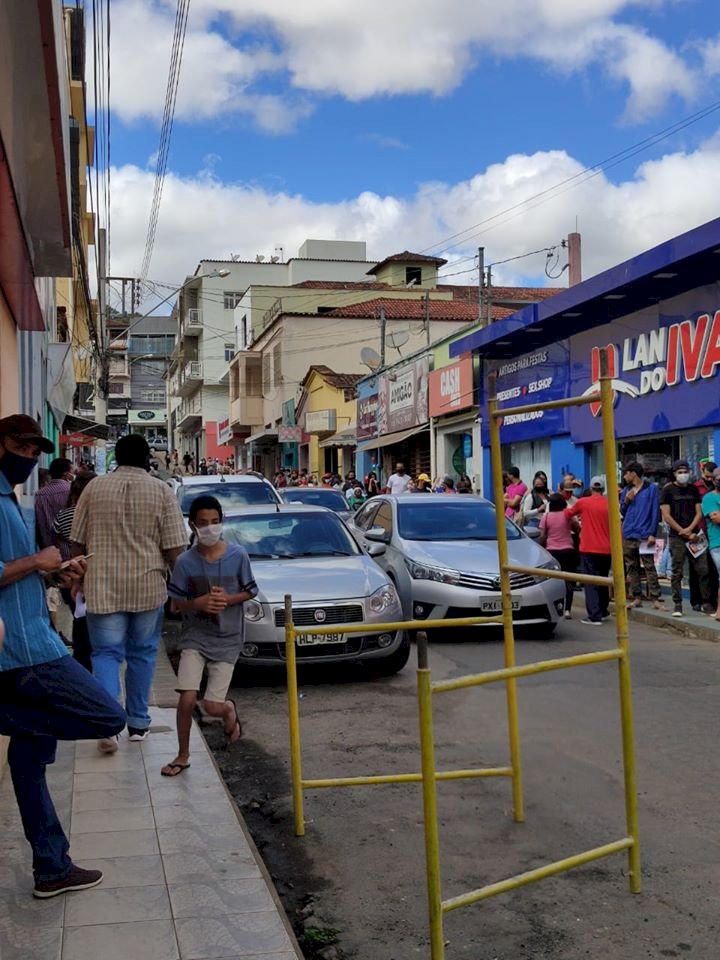 PÓS-FLEXIBILIZAÇÃO: Ruas centrais de Guanhães tem movimento intenso na manhã desta segunda