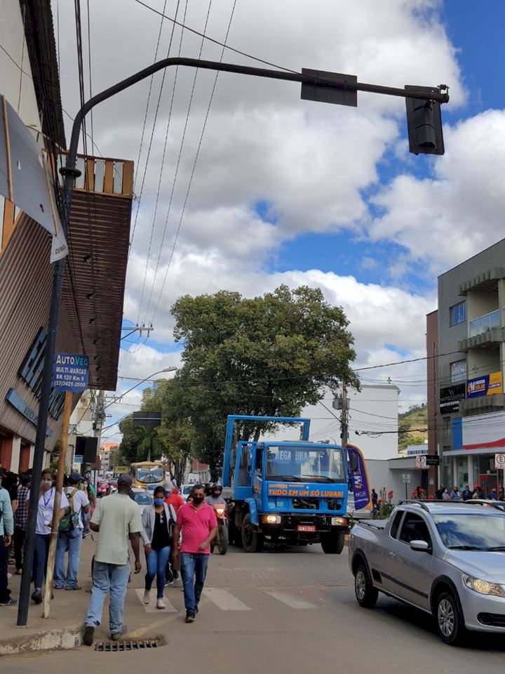 PÓS-FLEXIBILIZAÇÃO: Ruas centrais de Guanhães tem movimento intenso na manhã desta segunda