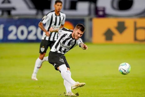 Nathan treina com o elenco do Galo, mas é dúvida para jogo contra o Goiás