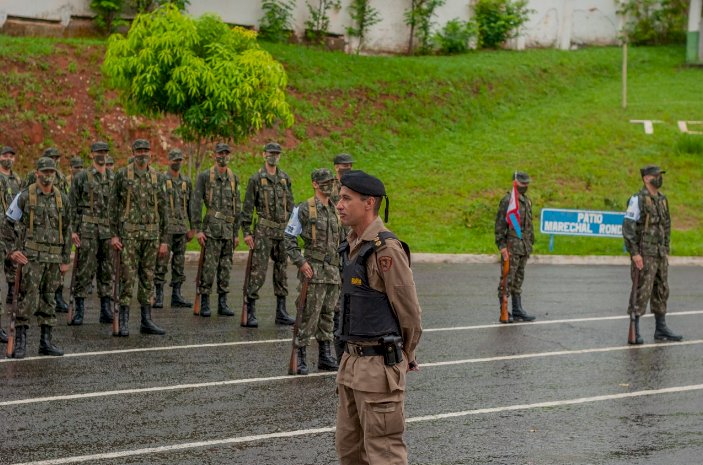 Comandante do 65° Batalhão da Polícia Militar participa de solenidade no Tiro de Guerra de Guanhães 