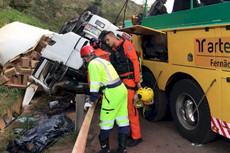 Socorrista morre esmagada por carreta ao tentar socorrer vítimas na BR-381