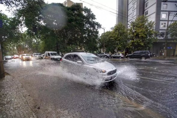 Defesa Civil alerta para pancadas de chuva para BH e região nas próximas horas