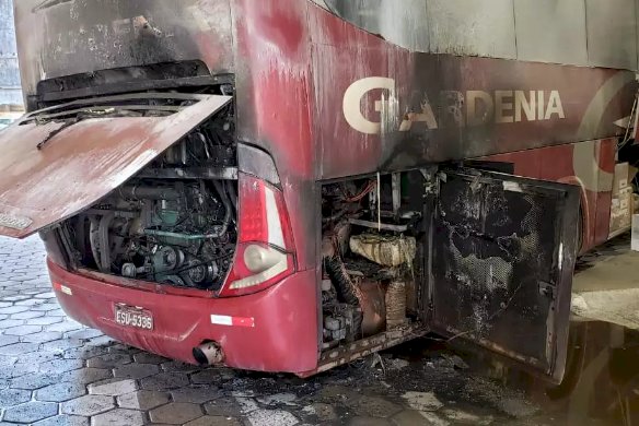 Ônibus de viagem pega fogo na Rodoviária de Belo Horizonte