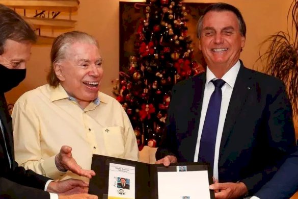 Sem máscara, Bolsonaro encontra Silvio Santos, de 90 anos, e é alvo de críticas