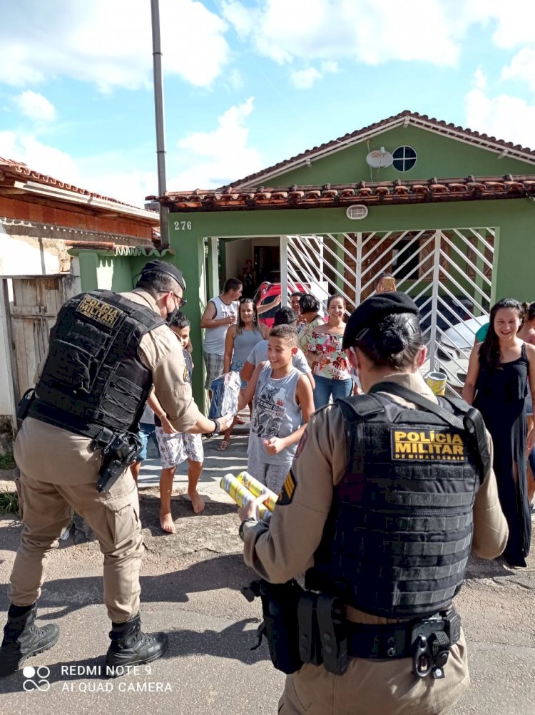 MILITARES DA CIDADE DE MATERLÂNDIA PARTICIPAM DA ENTREGA DE PRESENTES DA CAMPANHA NATAL SOLIDÁRIO