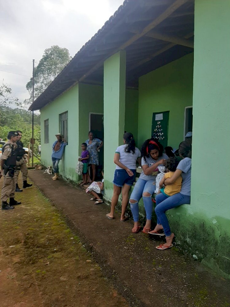 PM faz entrega de presentes arrecadados na campanha Natal Solidário nas comunidades de  Sabinópolis