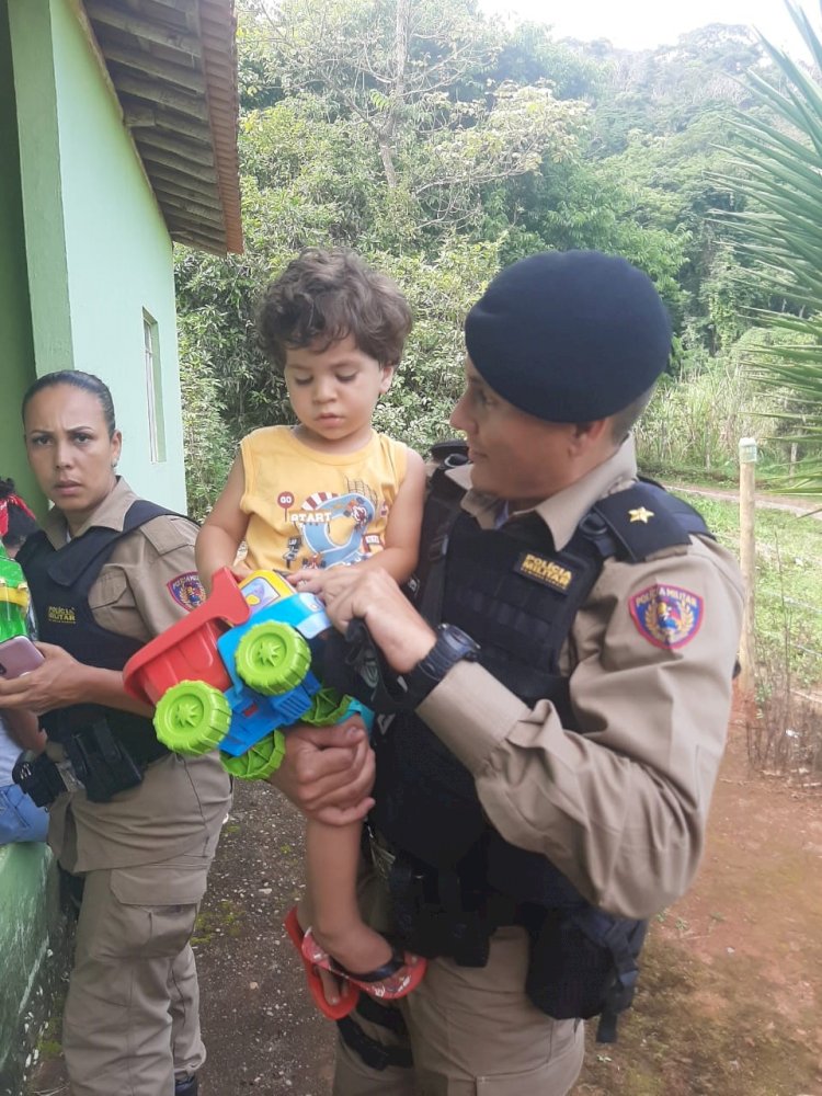 PM faz entrega de presentes arrecadados na campanha Natal Solidário nas comunidades de  Sabinópolis