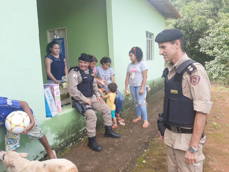 PM faz entrega de presentes arrecadados na campanha Natal Solidário nas comunidades de  Sabinópolis