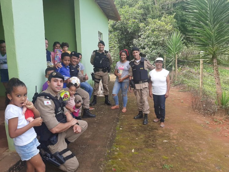 PM faz entrega de presentes arrecadados na campanha Natal Solidário nas comunidades de  Sabinópolis