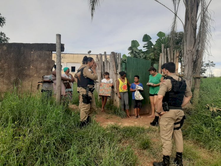 PM faz entrega de presentes arrecadados na campanha Natal Solidário nas comunidades de  Sabinópolis