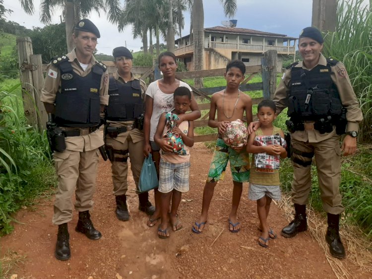 PM faz entrega de presentes arrecadados na campanha Natal Solidário nas comunidades de  Sabinópolis