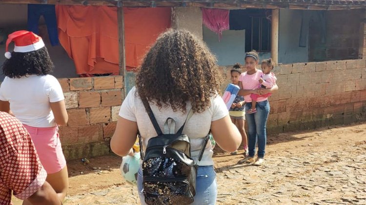 NATAL SOLIDÁRIO, FAZENDO UMA CRIANÇA FELIZ   -  Natal das crianças felizes de Sabinópolis