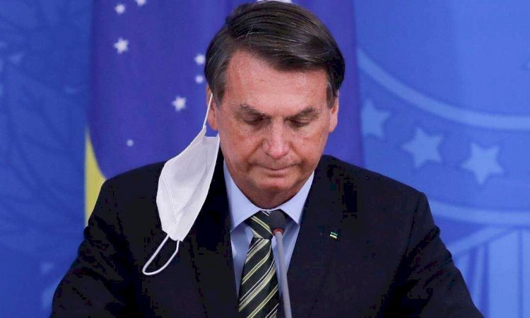 'Não dou bola pra isso', diz Bolsonaro sobre Brasil ficar para trás em vacinação