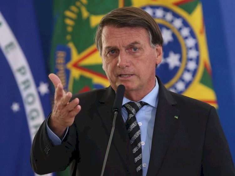 Após dizer que “não dá bola”, Bolsonaro afirma que tem “pressa” na vacinação