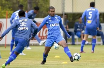 Alex Apolinário, ex-Cruzeiro, morre após sofrer parada cardiorrespiratória