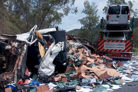 BR-381 é interditada após tombamento de caminhão em João Monlevade