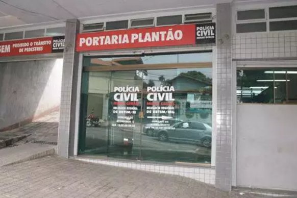 Homem é preso com pistola, e PM encontra mais de R$ 27 mil em sítio de Juatuba