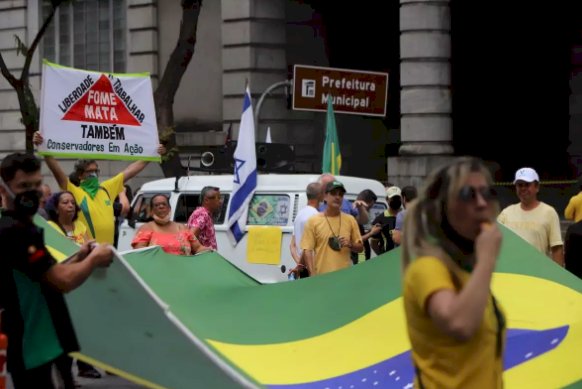 Manifestantes voltam a protestar na Afonso Pena contra fechamento de BH