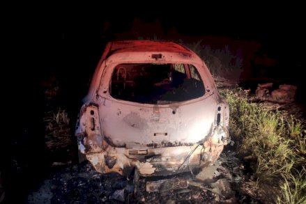 Casal é assassinado a tiros em Santa Luzia e vítimas têm corpos incendiados