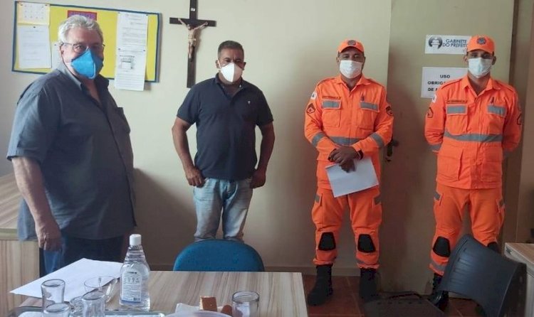 Prefeito de Materlândia se reúne com o  comando do  7º Pelotão do Corpo de Bombeiros de São João Evangelista
