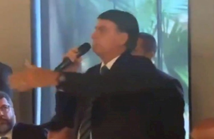 BOLSONARO DIZ QUE LEITE CONDENSADO É PARA ' ENFIAR NO RABO DA IMPRENSA'