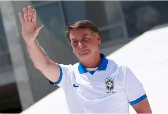 Bolsonaro critica isolamento: 'povo brasileiro é forte e não tem medo do perigo'