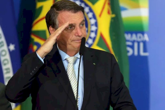 Juiz proíbe Bolsonaro de divulgar campanhas não embasadas em estudos científicos