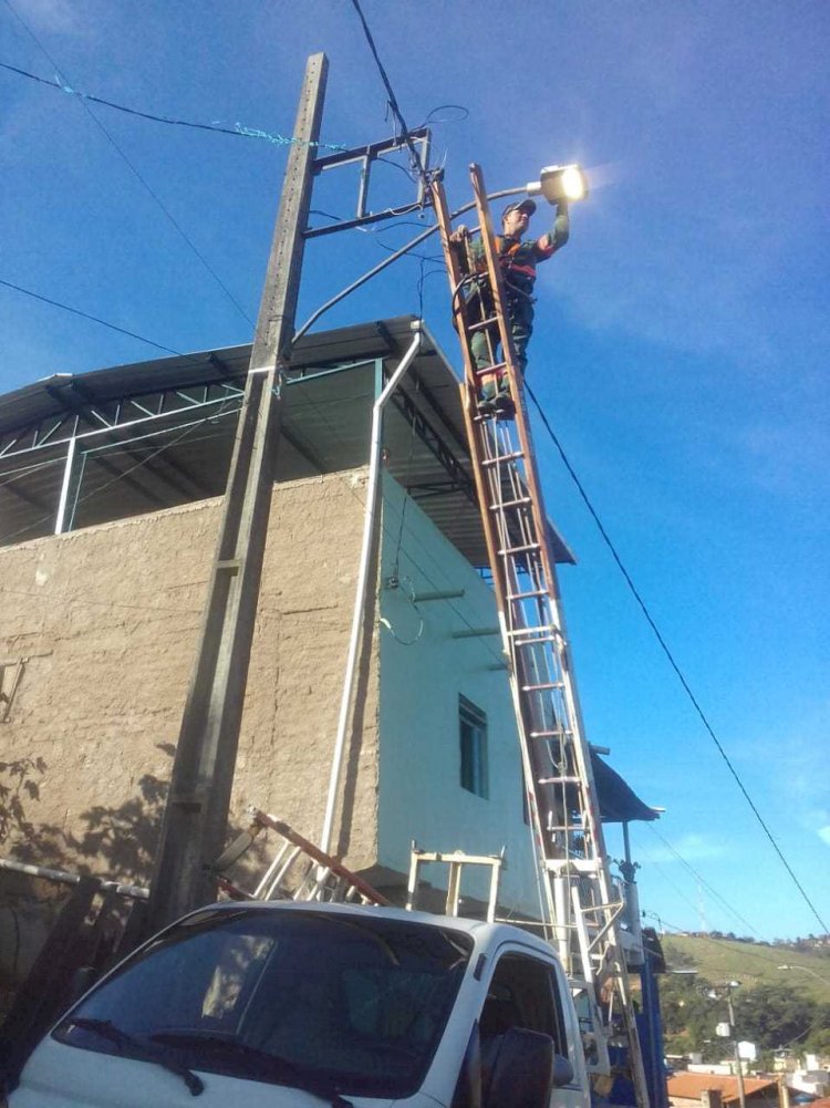 Iluminação pública sabinopolense recebe averiguação e manutenção